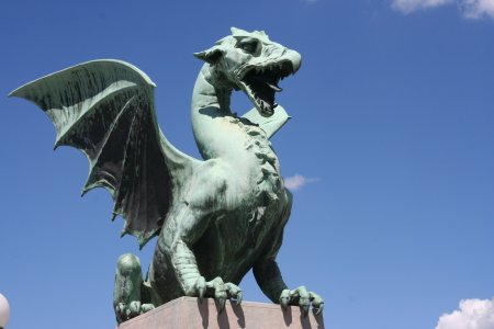 De 4e brug in Ljubljana wordt bewaakt door 4 van dit soort draken